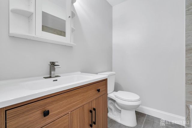 812 Green Hollow Drive, Iselin, NJ 08830
