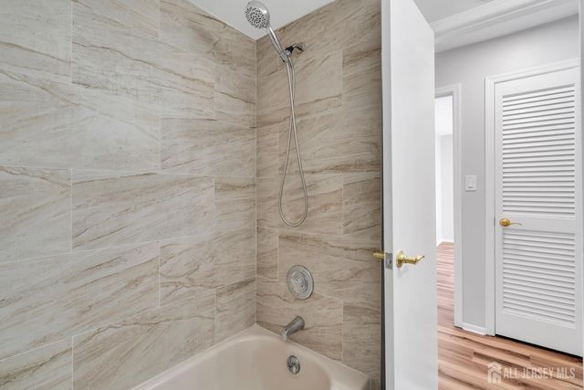 812 Green Hollow Drive, Iselin, NJ 08830