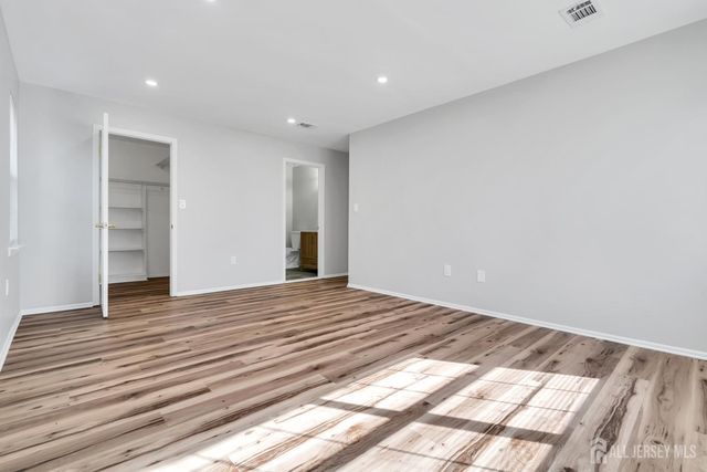 812 Green Hollow Drive, Iselin, NJ 08830