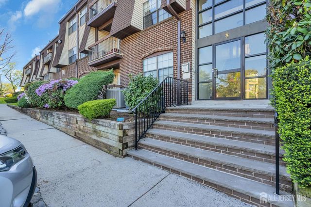 812 Green Hollow Drive, Iselin, NJ 08830