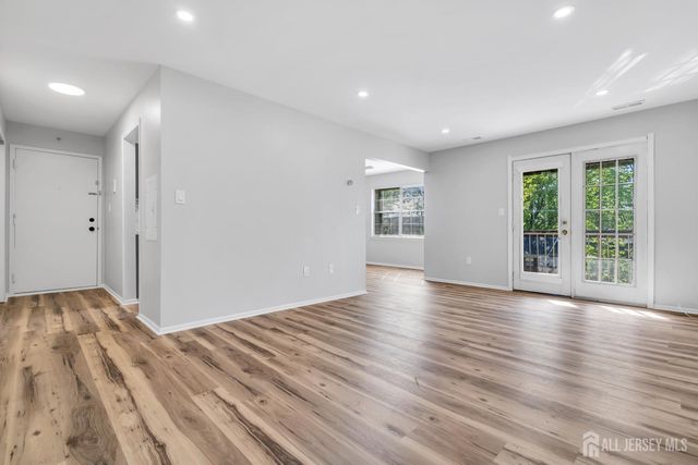 812 Green Hollow Drive, Iselin, NJ 08830