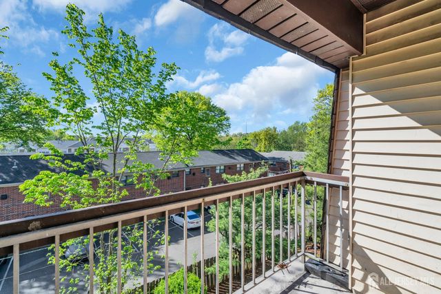812 Green Hollow Drive, Iselin, NJ 08830