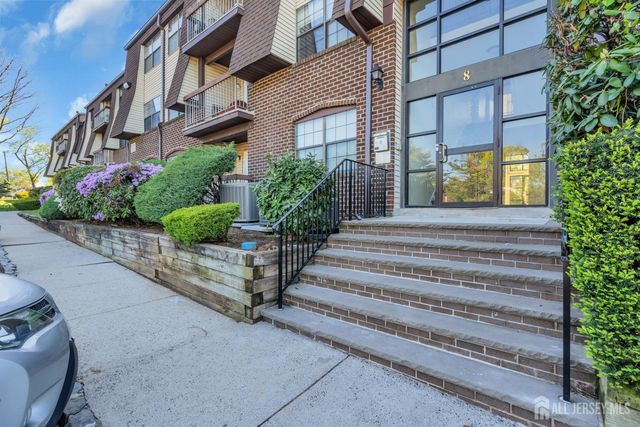812 Green Hollow Drive, Iselin, NJ 08830