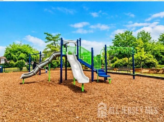 812 Green Hollow Drive, Iselin, NJ 08830