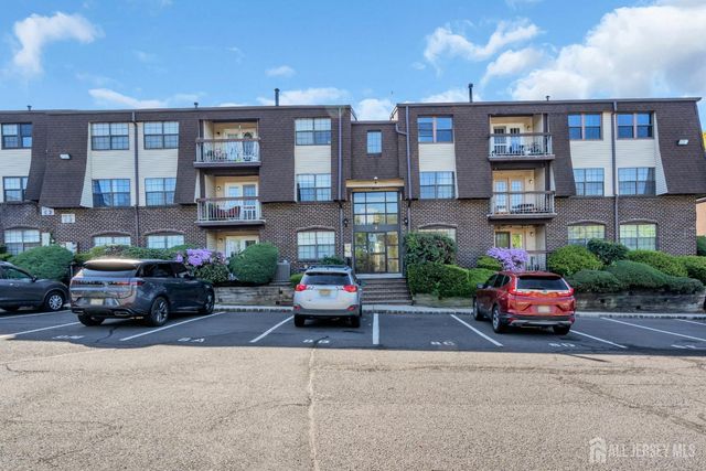 812 Green Hollow Drive, Iselin, NJ 08830