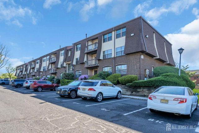 812 Green Hollow Drive, Iselin, NJ 08830