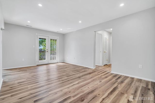 812 Green Hollow Drive, Iselin, NJ 08830