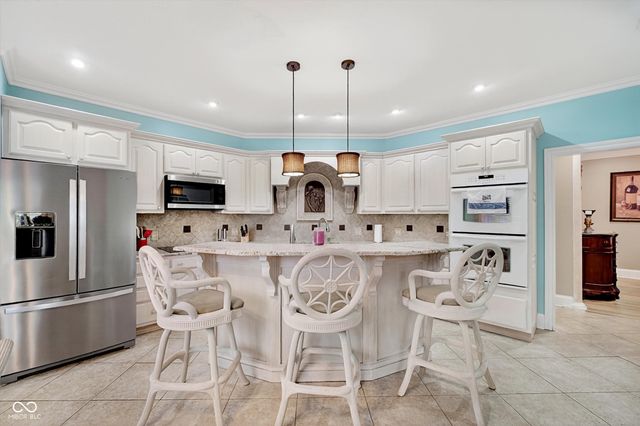 301 Edgewood Place W, Anderson, IN 46011