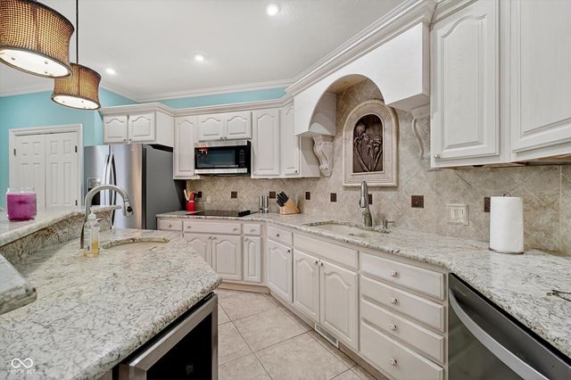 301 Edgewood Place W, Anderson, IN 46011