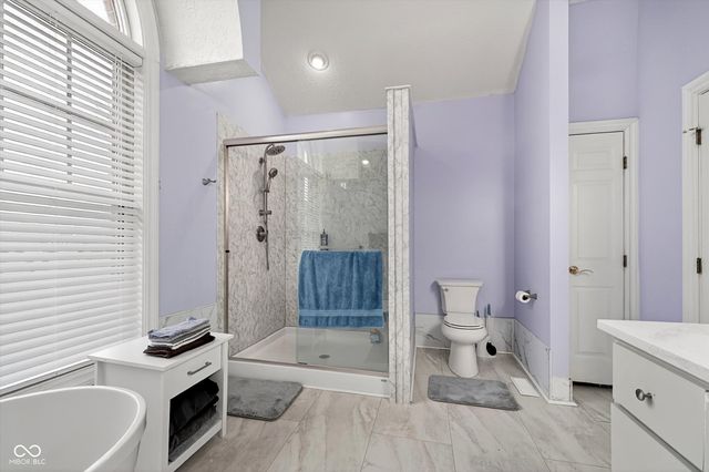 301 Edgewood Place W, Anderson, IN 46011