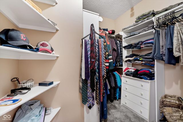 301 Edgewood Place W, Anderson, IN 46011