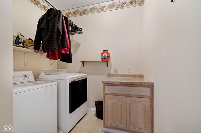 301 Edgewood Place W, Anderson, IN 46011