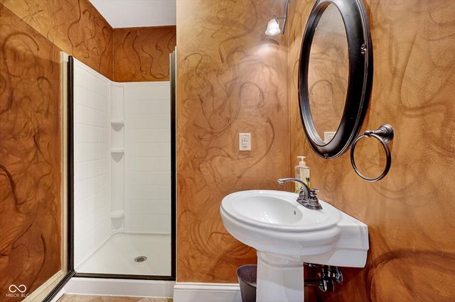 301 Edgewood Place W, Anderson, IN 46011