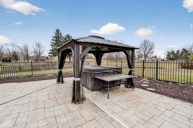 301 Edgewood Place W, Anderson, IN 46011