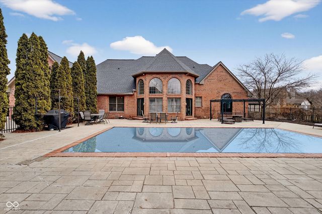 301 Edgewood Place W, Anderson, IN 46011