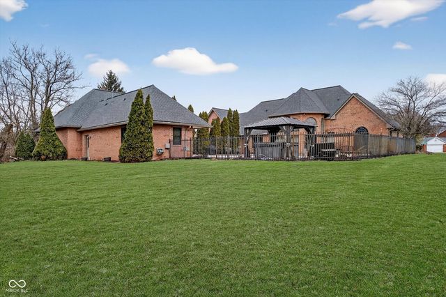 301 Edgewood Place W, Anderson, IN 46011