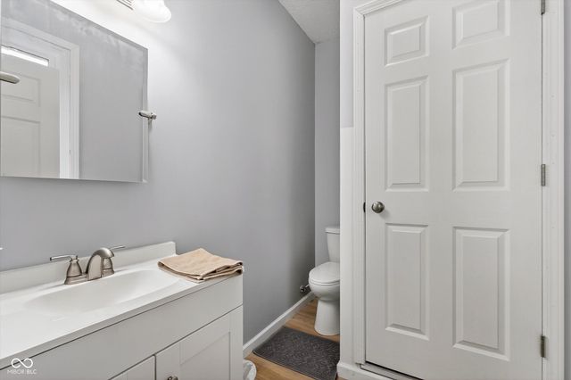 301 Edgewood Place W, Anderson, IN 46011