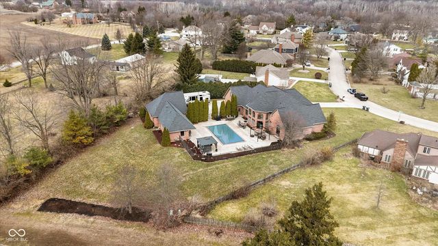 301 Edgewood Place W, Anderson, IN 46011