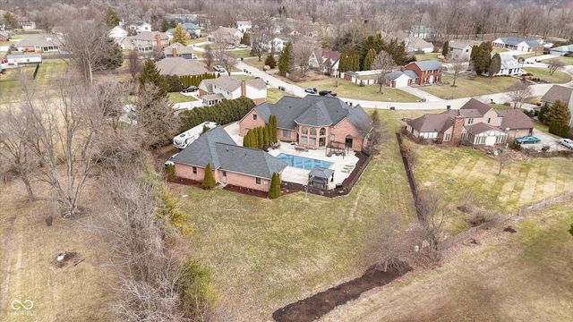 301 Edgewood Place W, Anderson, IN 46011