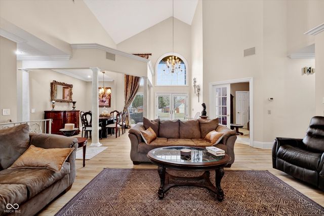 301 Edgewood Place W, Anderson, IN 46011