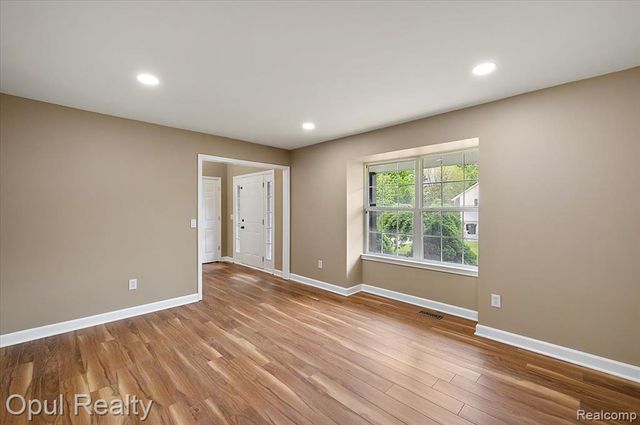 6728 Eckerman Drive, Troy, MI 48085