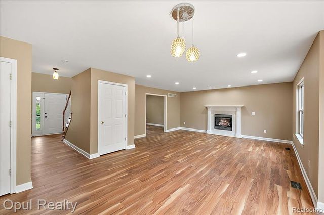 6728 Eckerman Drive, Troy, MI 48085
