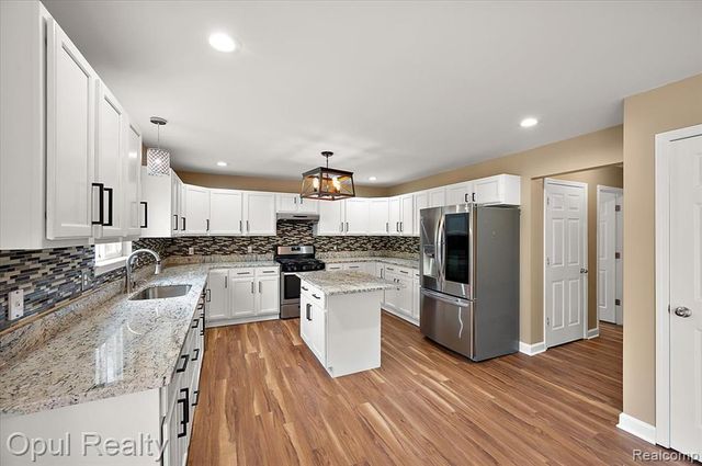 6728 Eckerman Drive, Troy, MI 48085
