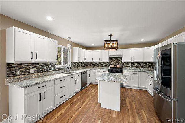 6728 Eckerman Drive, Troy, MI 48085