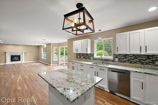 6728 Eckerman Drive, Troy, MI 48085