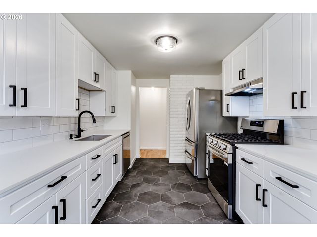3088 DALEWOOD St, Eugene, OR 97404