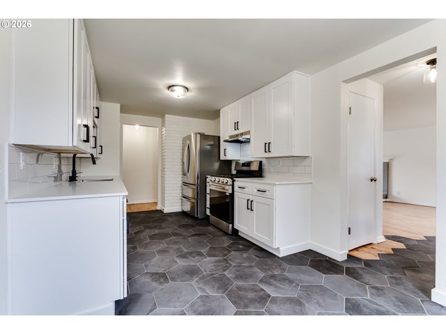 3088 DALEWOOD St, Eugene, OR 97404
