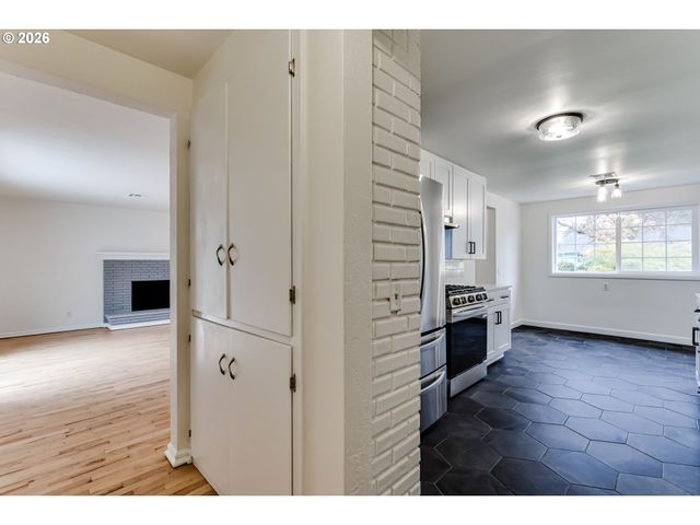 3088 DALEWOOD St, Eugene, OR 97404