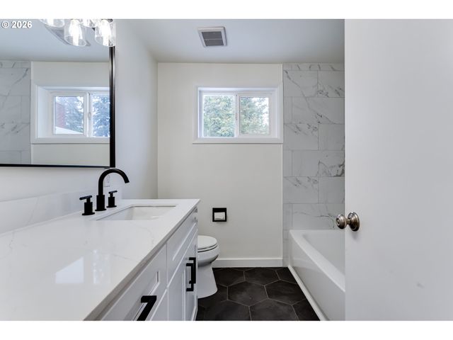 3088 DALEWOOD St, Eugene, OR 97404