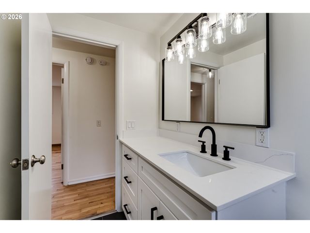 3088 DALEWOOD St, Eugene, OR 97404