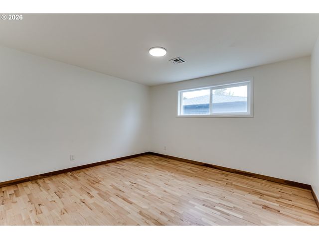 3088 DALEWOOD St, Eugene, OR 97404