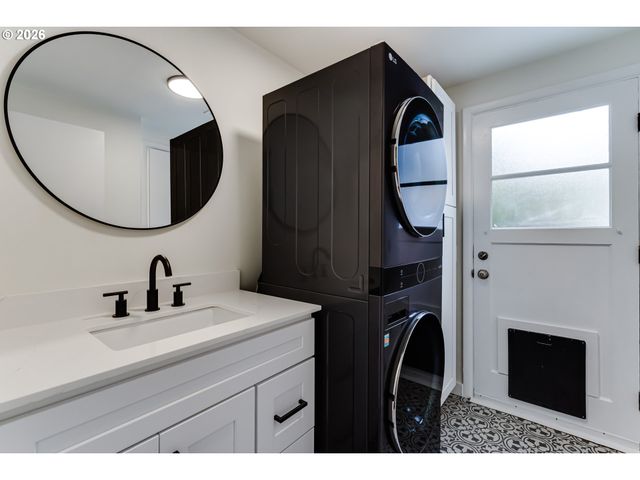 3088 DALEWOOD St, Eugene, OR 97404