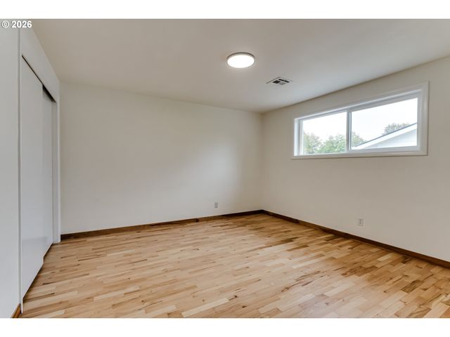 3088 DALEWOOD St, Eugene, OR 97404