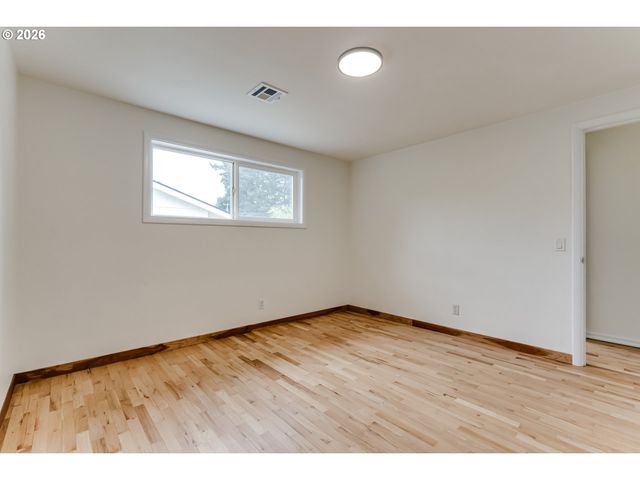 3088 DALEWOOD St, Eugene, OR 97404