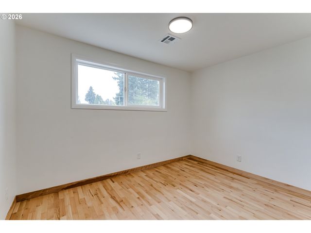 3088 DALEWOOD St, Eugene, OR 97404