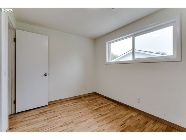 3088 DALEWOOD St, Eugene, OR 97404
