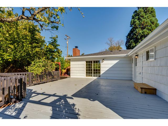 3088 DALEWOOD St, Eugene, OR 97404