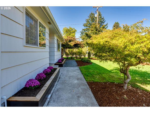 3088 DALEWOOD St, Eugene, OR 97404