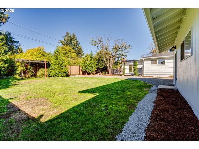 3088 DALEWOOD St, Eugene, OR 97404