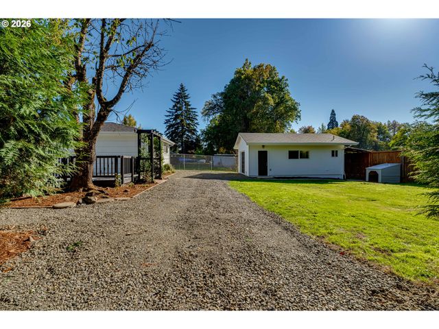 3088 DALEWOOD St, Eugene, OR 97404