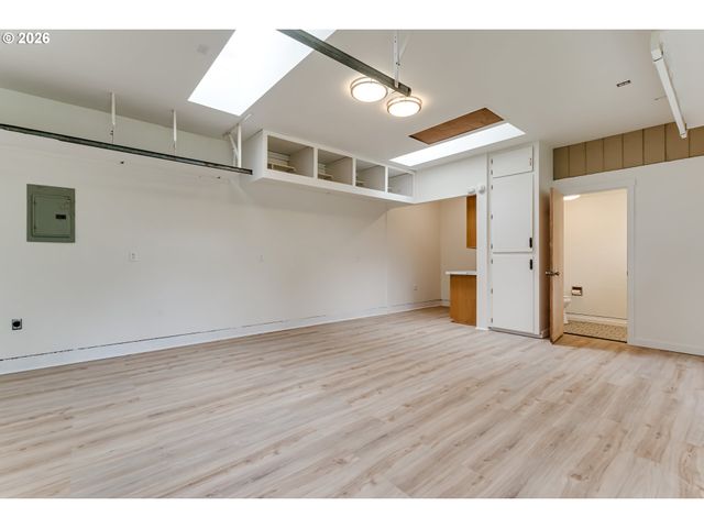 3088 DALEWOOD St, Eugene, OR 97404