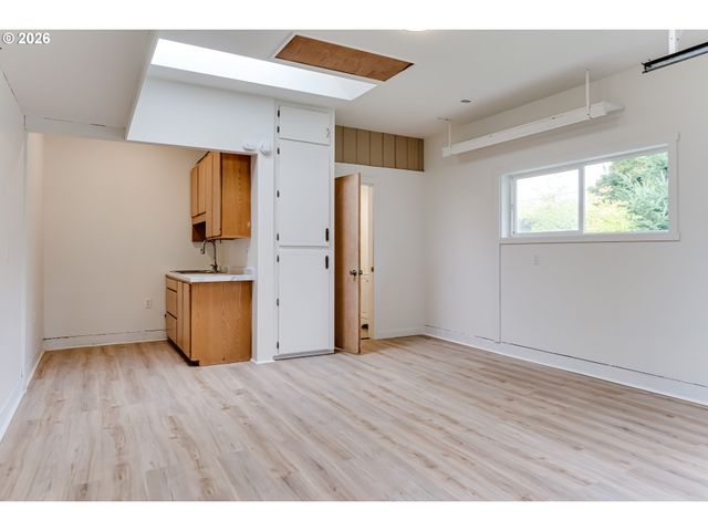 3088 DALEWOOD St, Eugene, OR 97404