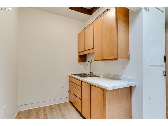 3088 DALEWOOD St, Eugene, OR 97404