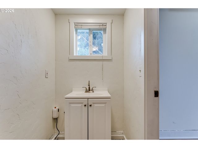 3088 DALEWOOD St, Eugene, OR 97404