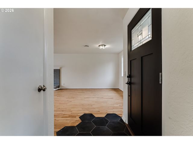 3088 DALEWOOD St, Eugene, OR 97404