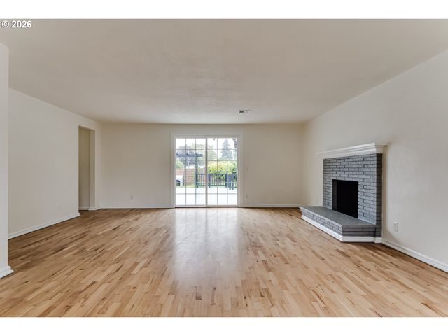 3088 DALEWOOD St, Eugene, OR 97404
